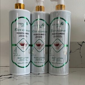 Simply Belle Rice Essence Delicate & Smooth Body Lotion - White/Gold